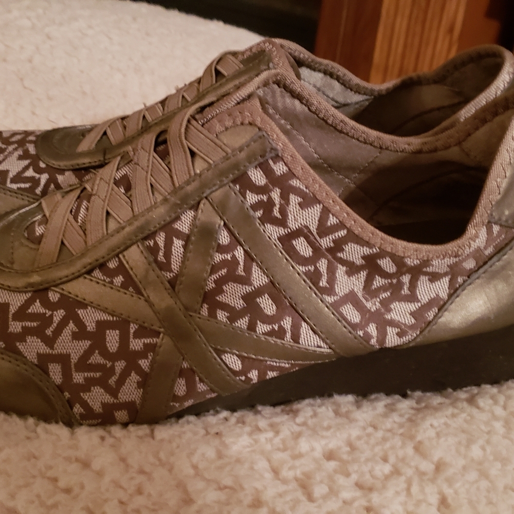 Shoes - Picture 3 of 4